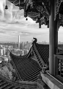 中式楼阁瞰城市景致