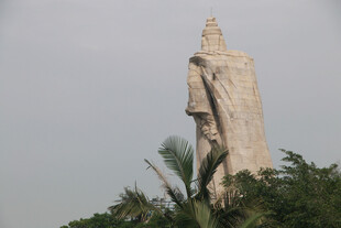 厦门鼓浪屿郑成功高耸的雕像