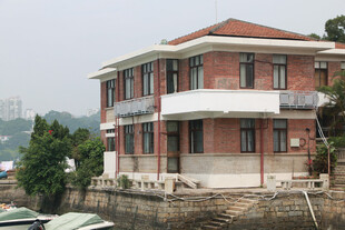 厦门鼓浪屿两层红砖建筑景观