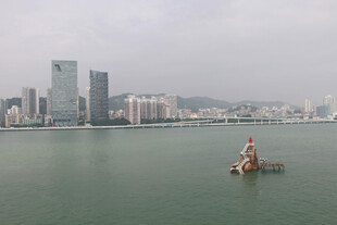 海滨城市景观与海上雕塑 鼓浪屿