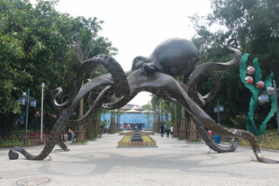公园中的巨型章鱼雕塑 厦门