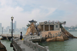 厦门鼓浪屿海边古亭栈桥风景