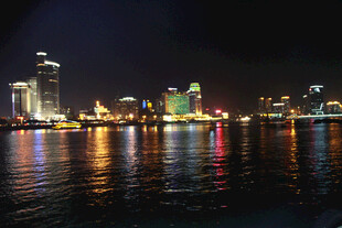 城市璀璨夜景倒映水面 厦门