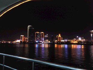 厦门城市夜景水面灯光倒影