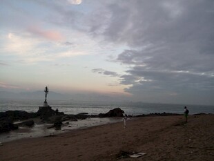 厦门鼓浪屿黄昏下的静谧海滩