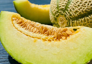 切开的哈密瓜
