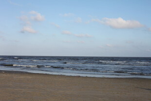 宁静海滩 蓝天碧海沙滩