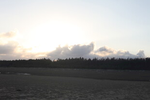 日落时分的开阔原野景色