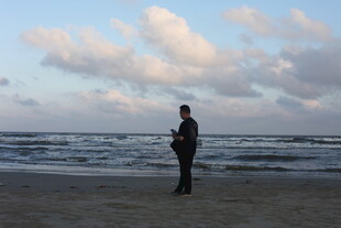 海边独行者的静谧时刻