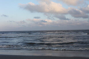 海边日落时分的壮阔海景