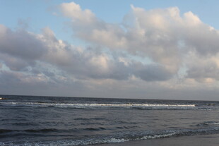 海边日落时分的壮阔海景