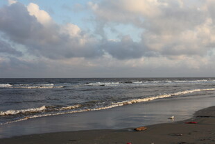 海边日落时分的美丽景致