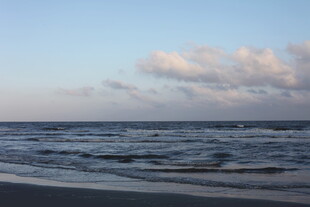 海边日落时分的美丽景致