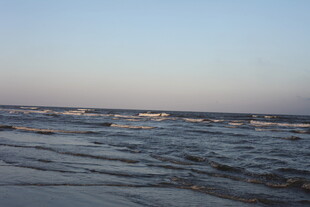 海边辽阔海面景象