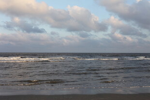 海边日落时分的壮阔海景