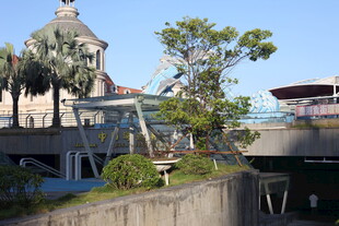 城市中的桥梁与周边景致