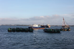 海上船只与作业场景