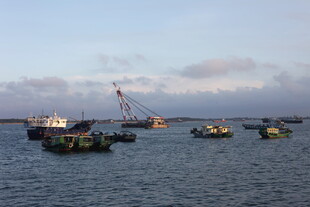 海上船只作业场景