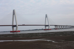 宏伟跨海大桥远景