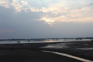 海边日落时分的开阔景象