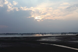 海边日落时分的美丽景象
