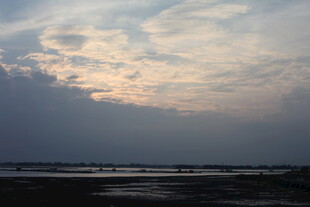 海边黄昏天空与云彩美景