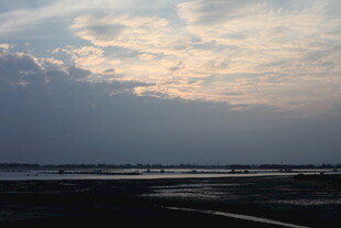 海边日落时分的天空美景