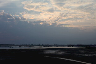 海边日落时分的美丽景象