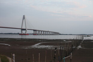 黄昏下的跨海大桥景观