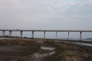 海上长桥横跨天际