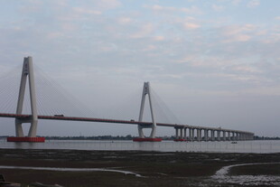 壮观跨海大桥远景