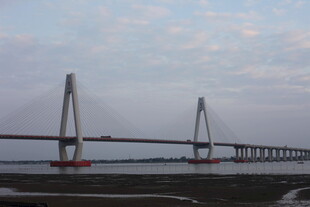 跨海大桥横跨天际