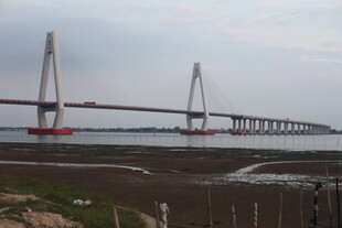 宏伟跨海大桥远景