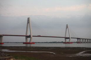 壮观跨海大桥远景