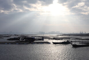 海上渔村日出美景