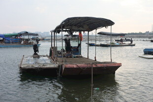 水上浮动平台设施