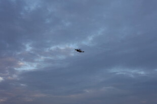 天空中翱翔的无人机