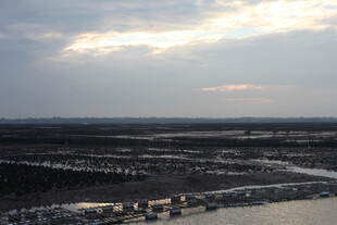 俯瞰广袤天地间的自然景观