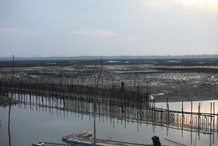 海边渔村码头风景