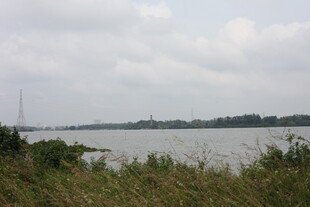 湖畔风光宁静自然景致