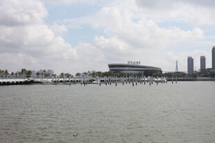 城市滨水风光远眺