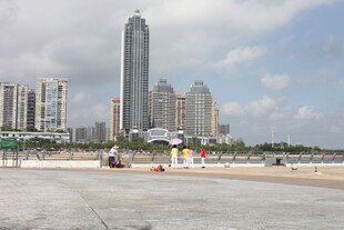 海滨城市高楼景观