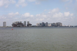 城市滨水风光远眺