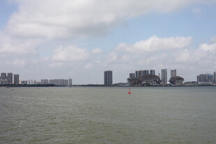 城市滨水风光远眺