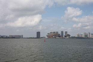 城市滨水风光远眺