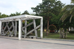 户外白色木质廊架景观