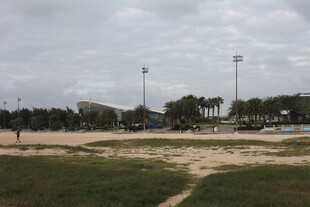 户外开阔运动场地风景