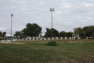 户外开阔场地与照明设施