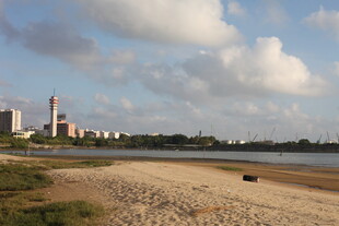 海滨城市沙滩风光