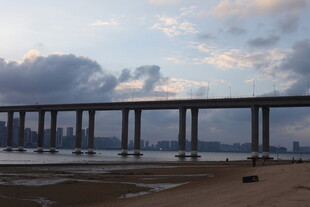 海上长桥与天边云霞